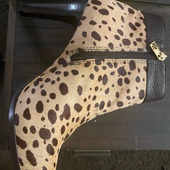 TORY BIRCH BOVINE HAIR GIRAFFE PRINT ANKLE BOOTS. SIZE 8.5 new - Picture 10 of 10